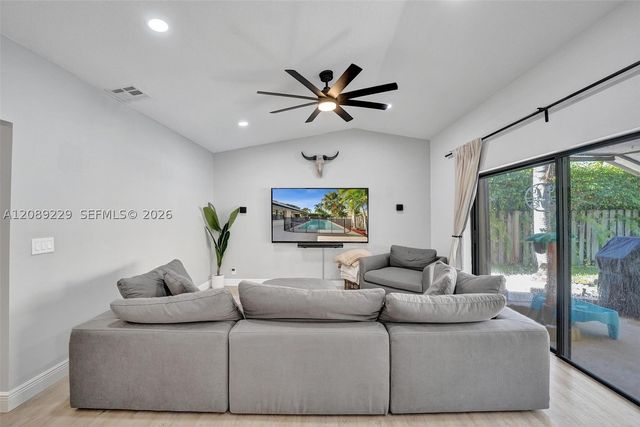 1871 NW 107th Ave, Plantation, FL 33322