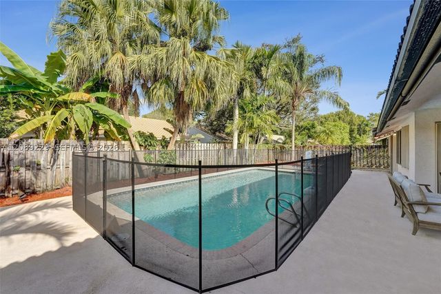 1871 NW 107th Ave, Plantation, FL 33322
