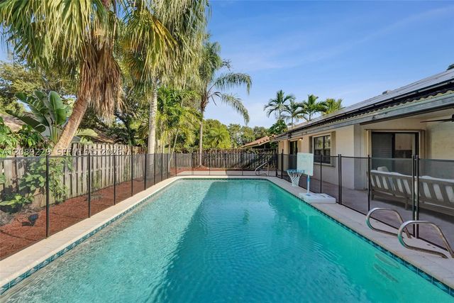 1871 NW 107th Ave, Plantation, FL 33322