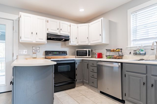 45 S Pine St, Haverhill, MA 01835