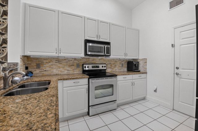 17257 Boca Club Boulevard Apt 5, Boca Raton, FL 33487