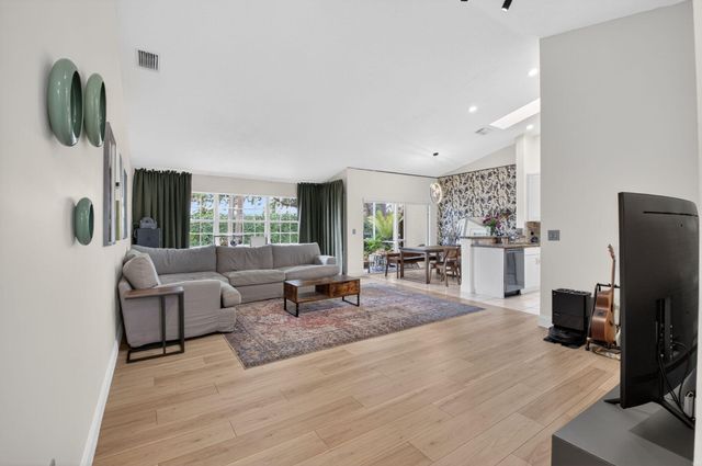 17257 Boca Club Boulevard Apt 5, Boca Raton, FL 33487