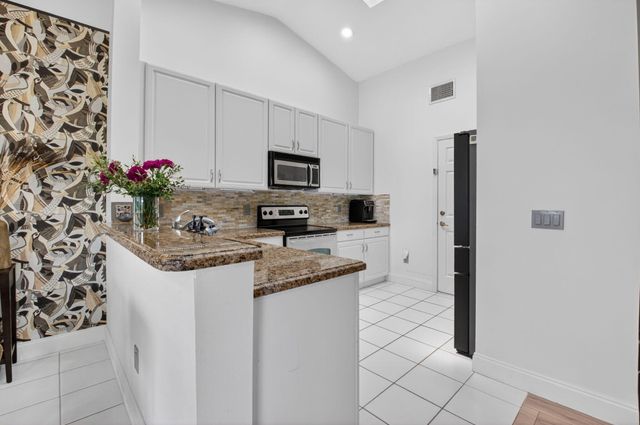 17257 Boca Club Boulevard Apt 5, Boca Raton, FL 33487