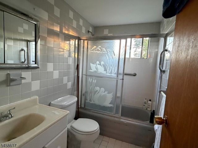 25 Eardley Rd, Edison Twp., NJ 08817