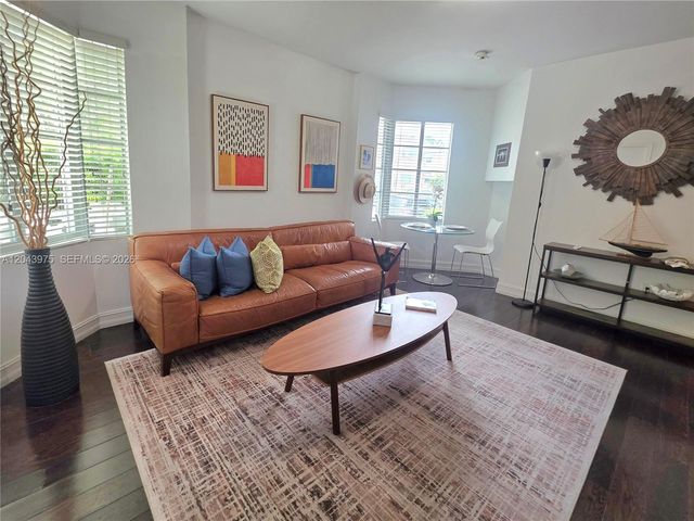 601 11th Street 107, Miami Beach, FL 33139
