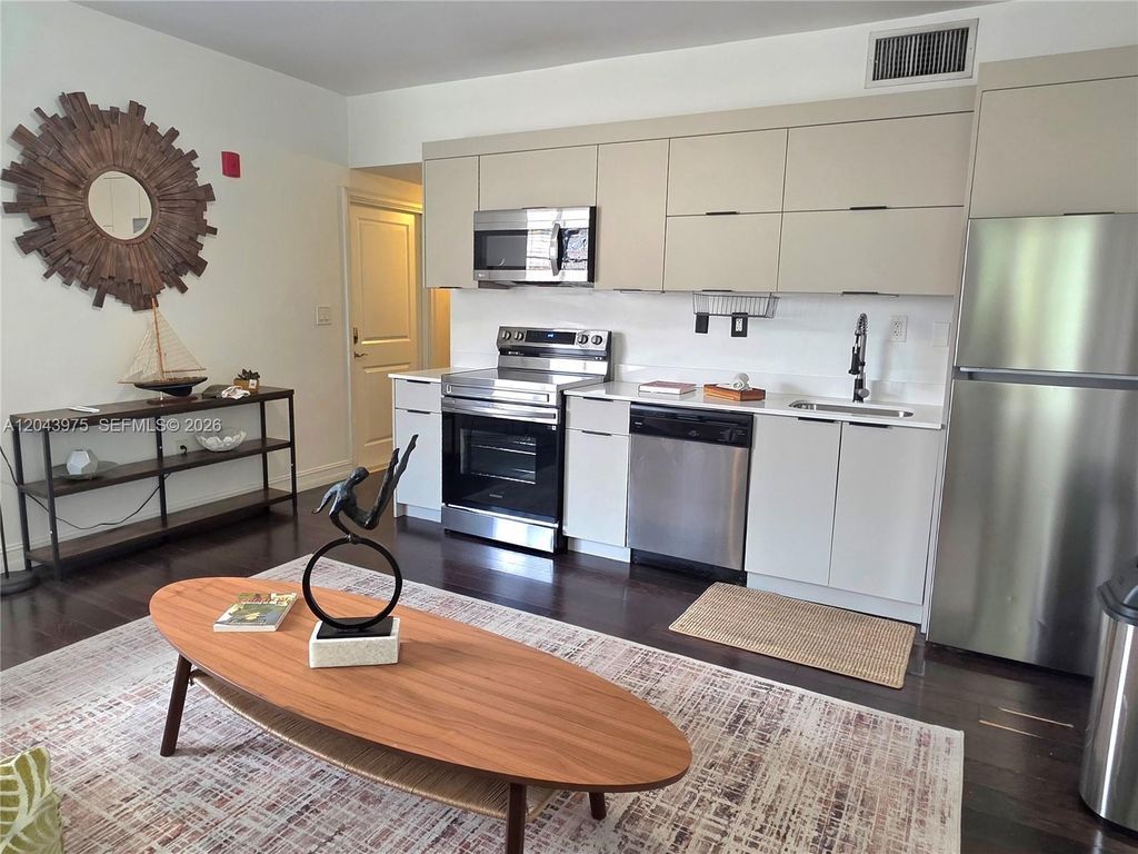 601 11th Street 107, Miami Beach, FL 33139
