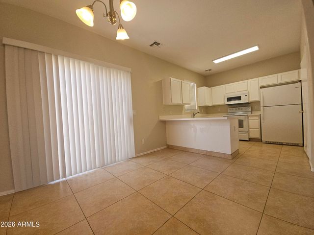 2300 E Magma Road Unit 27, San Tan Valley, AZ 85143