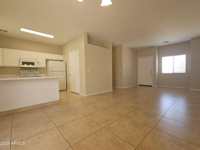 2300 E Magma Road Unit 27, San Tan Valley, AZ 85143