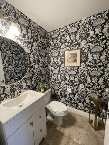 80 Preston Drive, Warwick, RI 02886