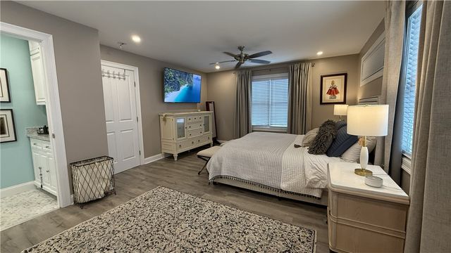 80 Preston Drive, Warwick, RI 02886