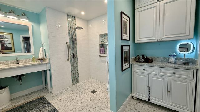 80 Preston Drive, Warwick, RI 02886