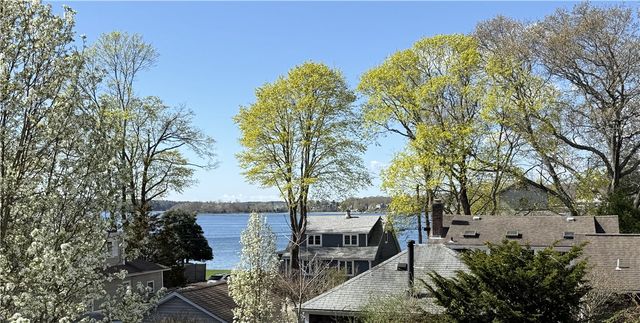 80 Preston Drive, Warwick, RI 02886