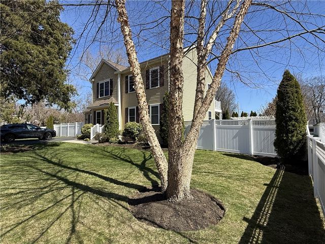 80 Preston Drive, Warwick, RI 02886