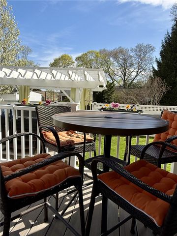 80 Preston Drive, Warwick, RI 02886