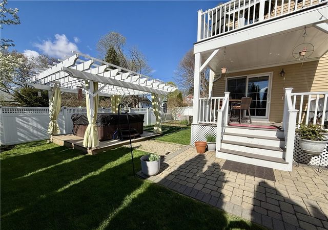 80 Preston Drive, Warwick, RI 02886