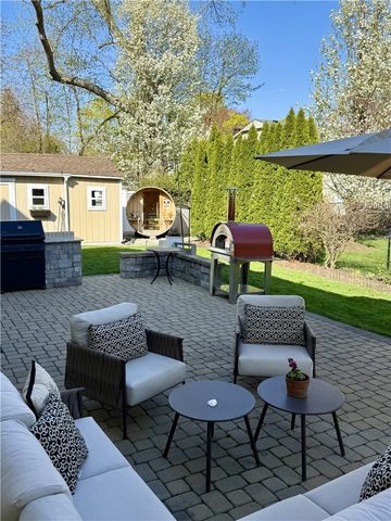 80 Preston Drive, Warwick, RI 02886