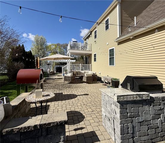 80 Preston Drive, Warwick, RI 02886