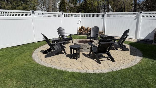 80 Preston Drive, Warwick, RI 02886