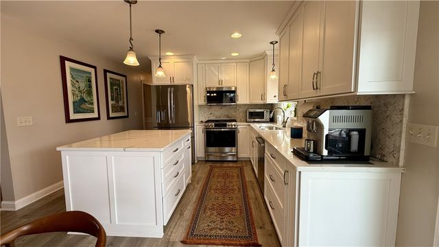 80 Preston Drive, Warwick, RI 02886