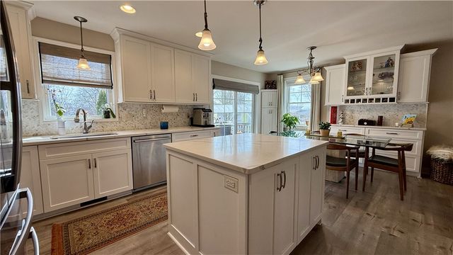 80 Preston Drive, Warwick, RI 02886