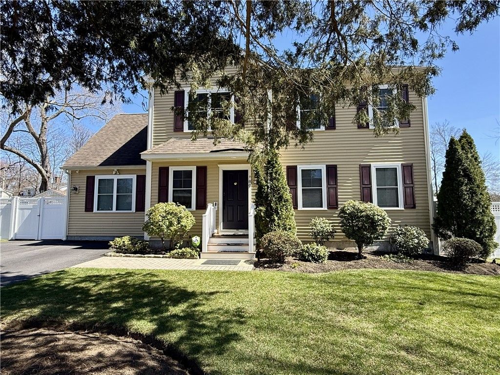 80 Preston Drive, Warwick, RI 02886
