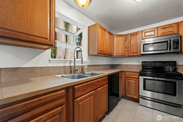 7505 Bridge Place NE, Bremerton, WA 98311