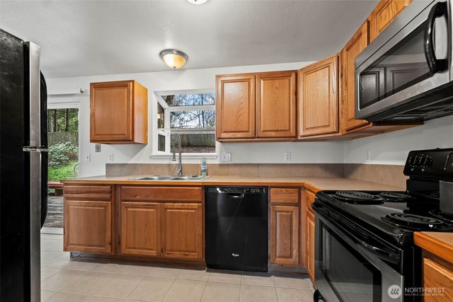 7505 Bridge Place NE, Bremerton, WA 98311