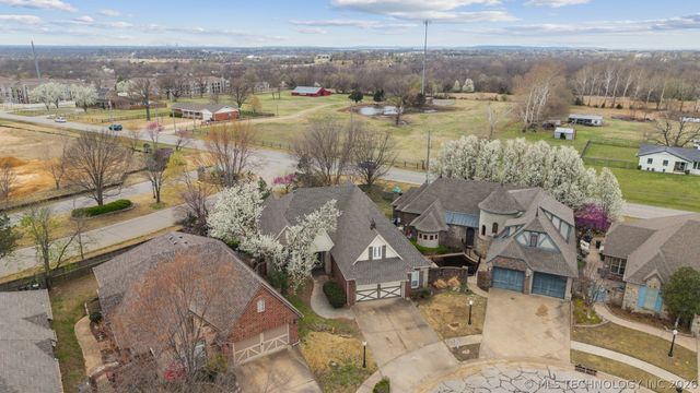 9904 E 90th Court North, Owasso, OK 74055