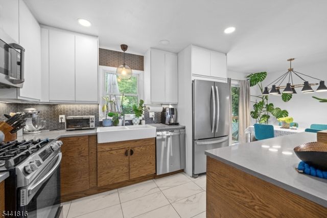 760 Grove St, Clifton City, NJ 07013