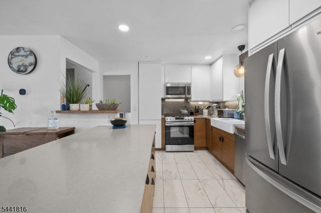 760 Grove St, Clifton City, NJ 07013