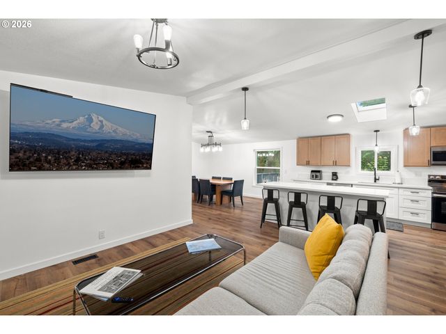 8420 Se OAK ACRES Ct, Clackamas, OR 97015