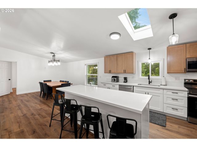 8420 Se OAK ACRES Ct, Clackamas, OR 97015
