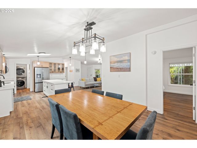 8420 Se OAK ACRES Ct, Clackamas, OR 97015