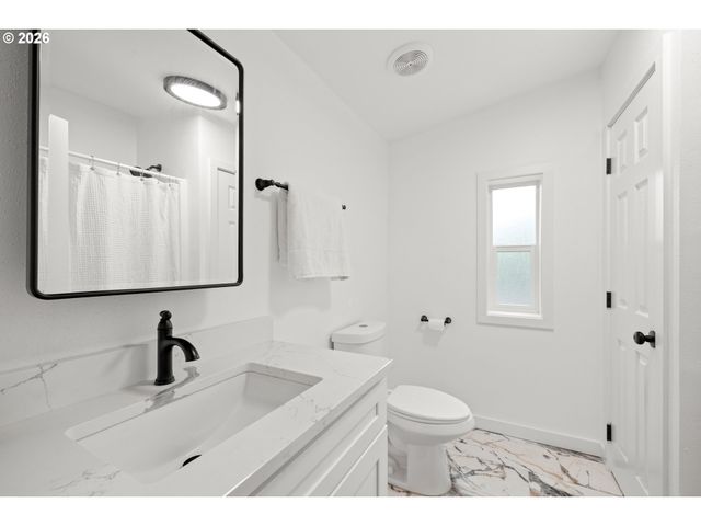8420 Se OAK ACRES Ct, Clackamas, OR 97015
