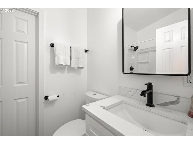 8420 Se OAK ACRES Ct, Clackamas, OR 97015