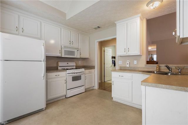 1126 Strath Clyde Way, Mcdonough, GA 30253