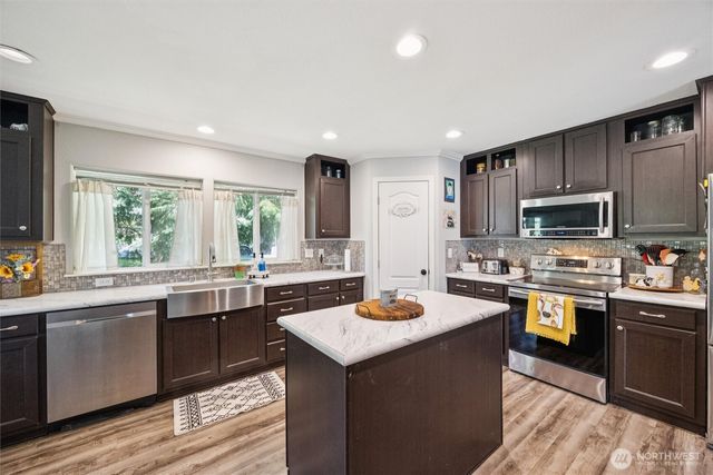 230 Home Town Drive, Kelso, WA 98626