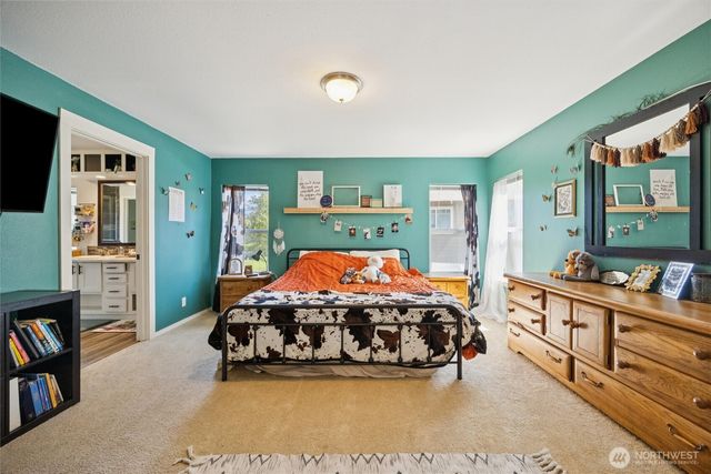 230 Home Town Drive, Kelso, WA 98626