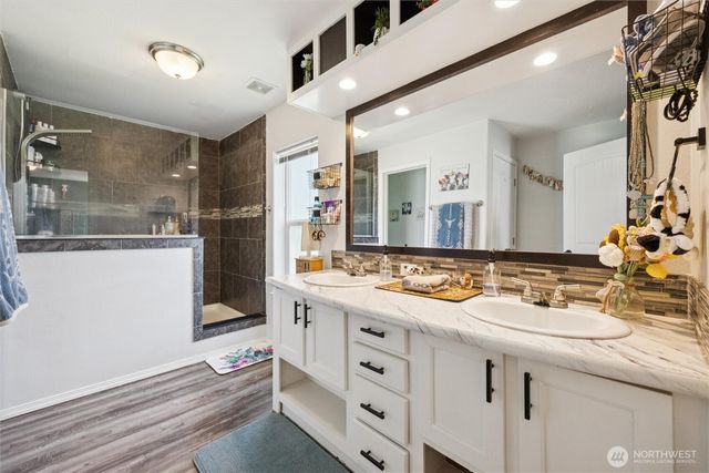 230 Home Town Drive, Kelso, WA 98626