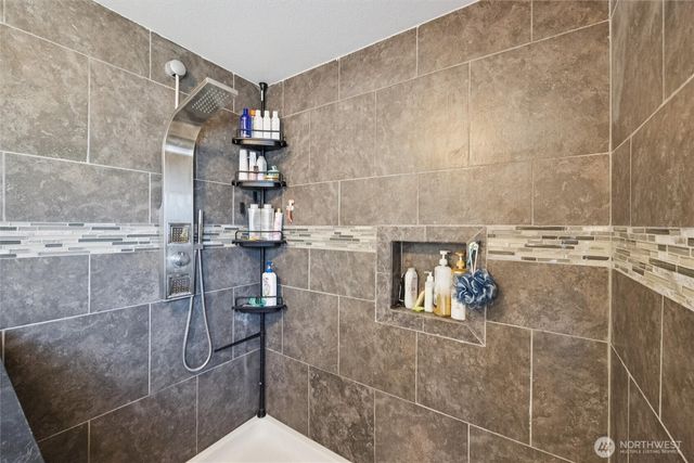 230 Home Town Drive, Kelso, WA 98626