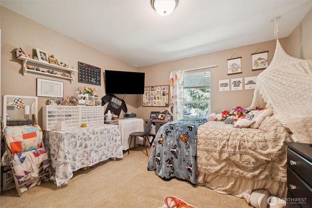 230 Home Town Drive, Kelso, WA 98626