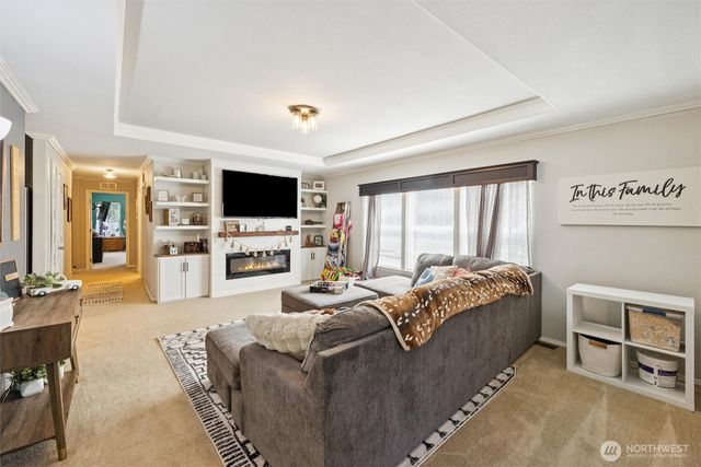 230 Home Town Drive, Kelso, WA 98626