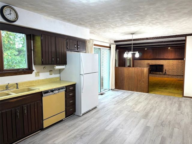 1130 SAINT ANN Drive, Erie, PA 16509