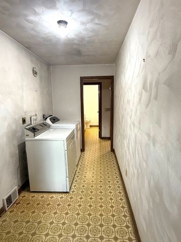 1130 SAINT ANN Drive, Erie, PA 16509