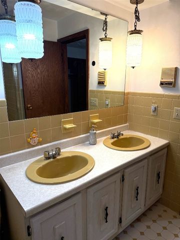 1130 SAINT ANN Drive, Erie, PA 16509