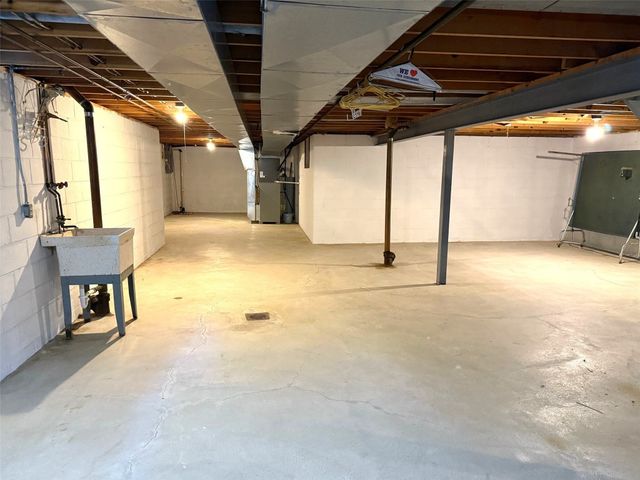 1130 SAINT ANN Drive, Erie, PA 16509