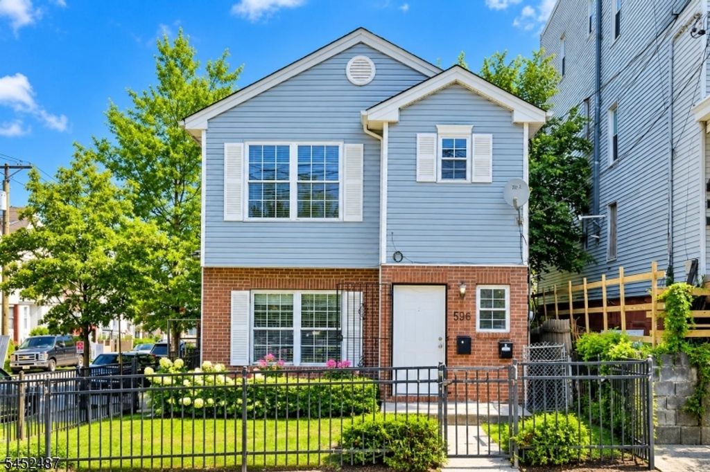 586 15Th Ave, Newark City, NJ 07103 — exterior