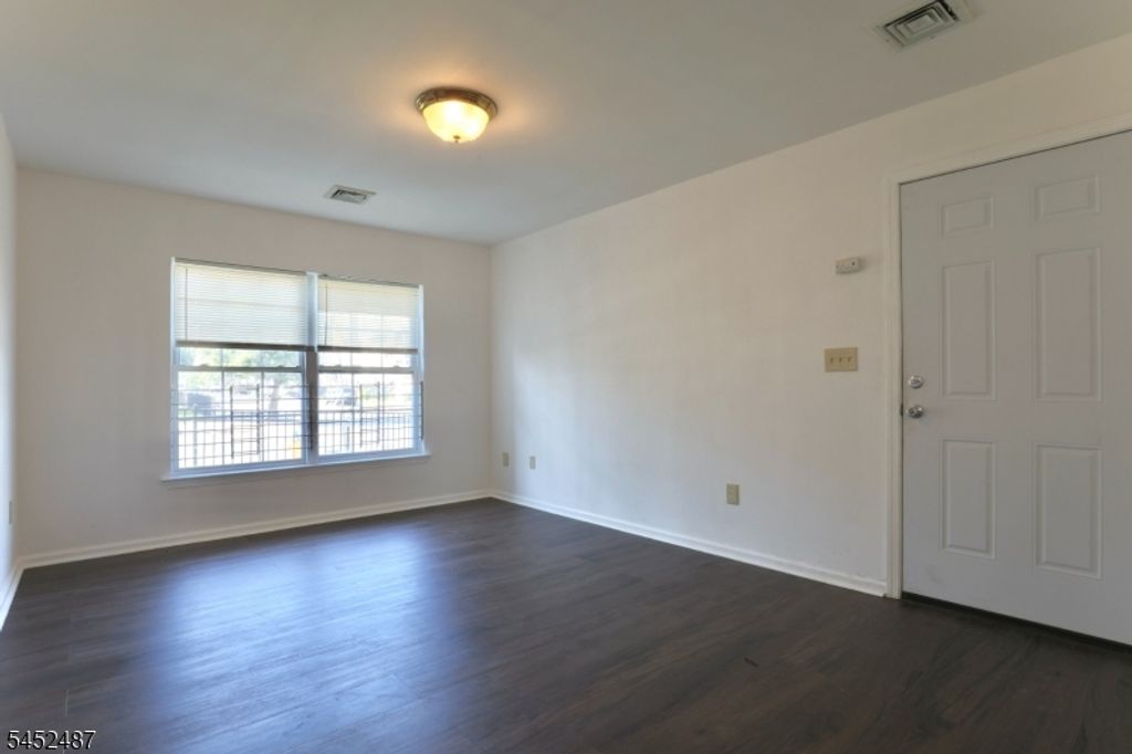 586 15Th Ave, Newark City, NJ 07103 — photo 5