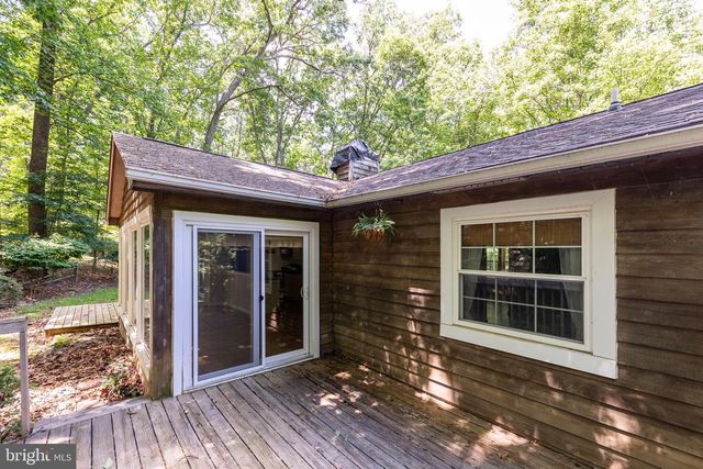 296 SOUR MASH RD, Harpers Ferry, WV 25425