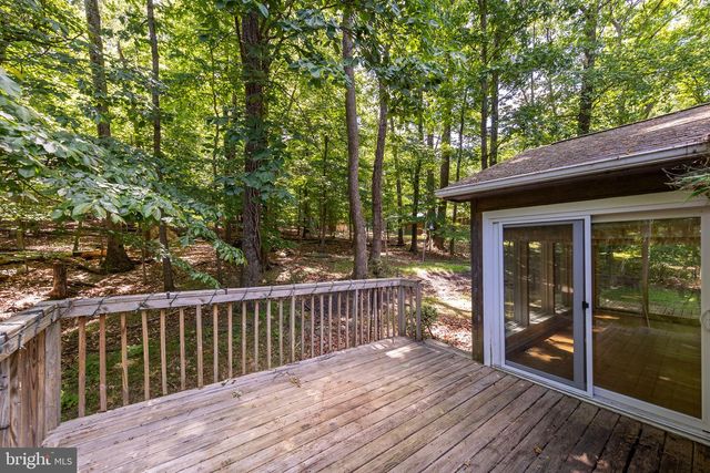 296 SOUR MASH RD, Harpers Ferry, WV 25425